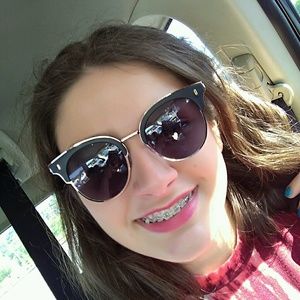 Meet your Posher, Anna-rachel